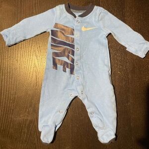 Nike Newborn Button-Up Onesie+free bib